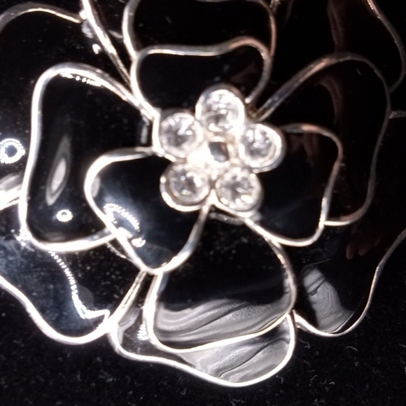 BLACK ENAMELED SILVER FLOWER - Picture 4 of 6